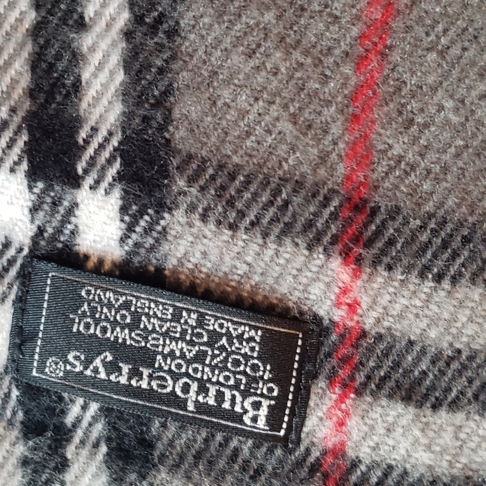 Authentic Pre-owned Burberry Scarf - Picture 8 of 11